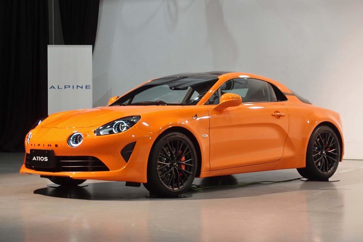 2020年秋には、ピュアスポーツカー「アルピーヌA110」を対象としたカスタマイズプログラムがスタートした。これにより、歴代アルピーヌ車をイメージした“ヘリテージカラー”と呼ばれるボディーカラー（全29色）が選択可能となった。