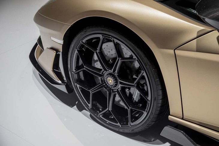 ランボルギーニ・アヴェンタドールSVJロードスター（フロントホイール）