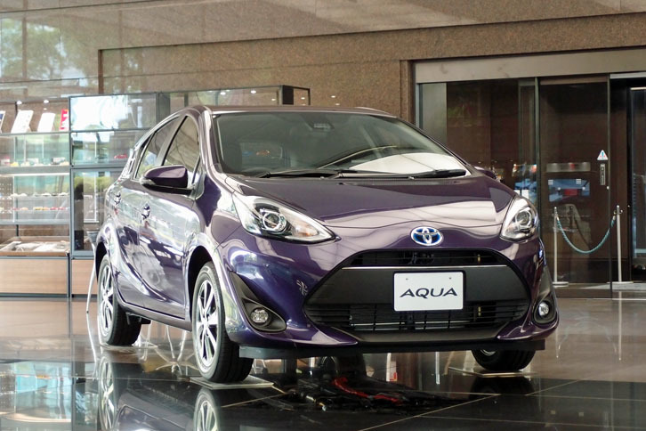 マイナーチェンジを受けた「トヨタ・アクア」。エクステリアデザインが大きく変更された。