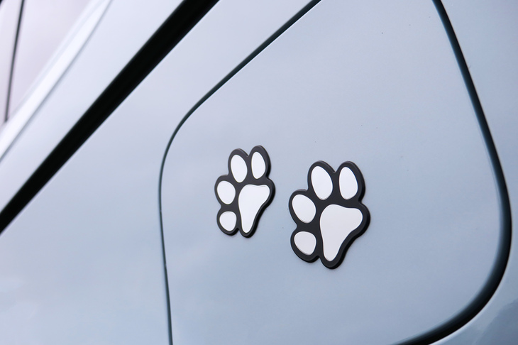 ホンダ・ステップワゴンe：HEVエアー ホンダアクセス用品装着車（ペットエンブレム 肉球デザイン）