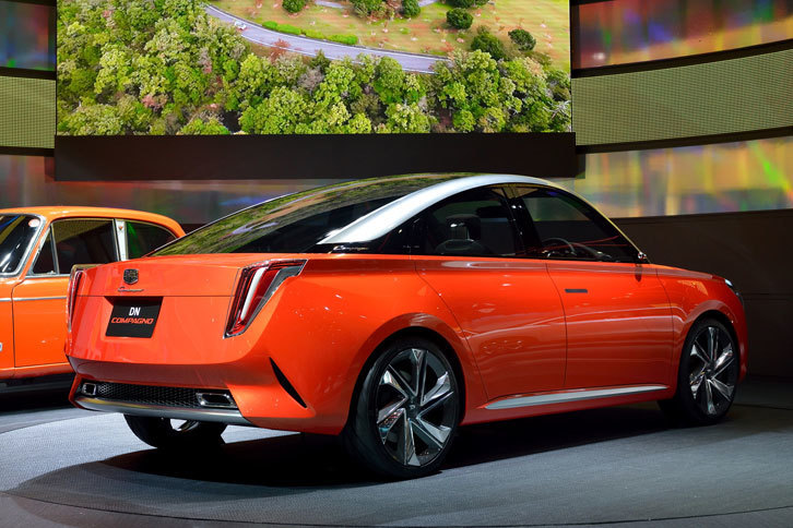 「DNコンパーノ」のリアビュー。シューティングラインと称される伸びやかなフォルムが特徴。