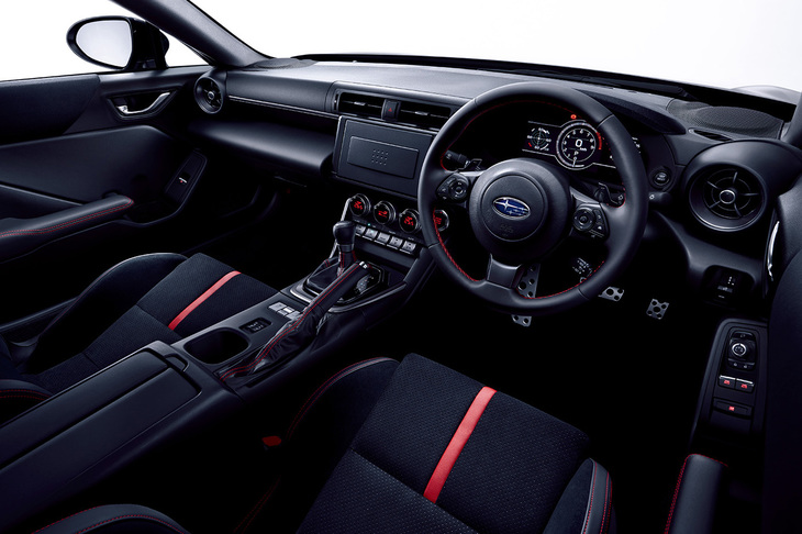 「スバルBRZ S」のインテリア。