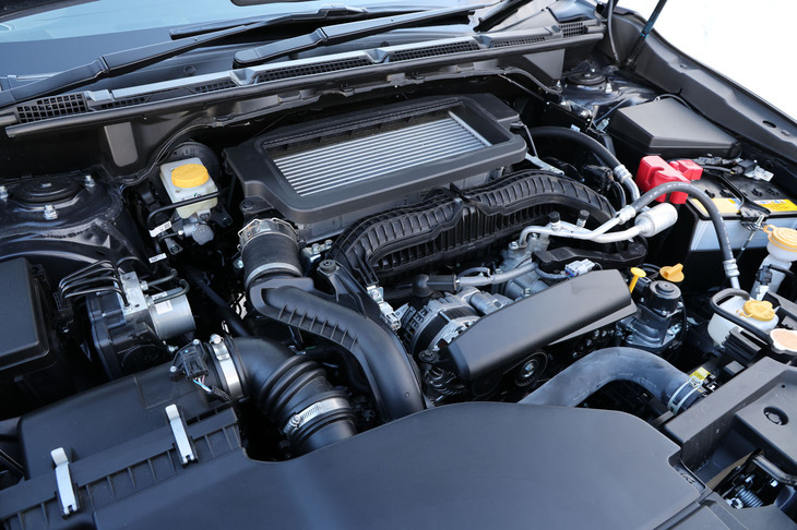 パワーユニットは最高出力177PS/5200-5600rpm、最大トルク300N・m/1600-3600rpmを発生する1.8リッター水平対向4気筒ターボエンジンのみの設定。