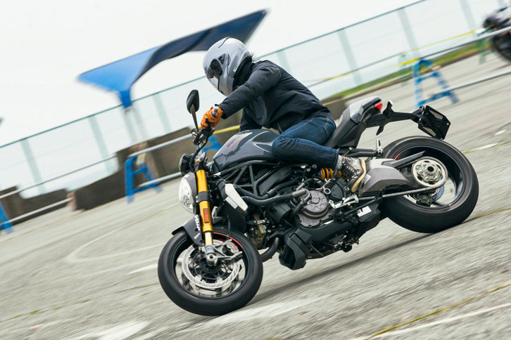 ボディーサイズ：全長×全幅×全高＝--×--×--mm
	ホイールベース：1485mm
	重量：211kg
	エンジン：1198cc 水冷4ストローク L型2気筒 DOHC 4バルブ
	最高出力：145ps（108kW）/9250rpm
	最大トルク：124Nm（12.6kgm）/7750rpm
	価格：201万5000円