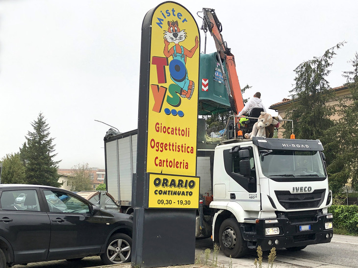 資源ゴミの回収車だった。