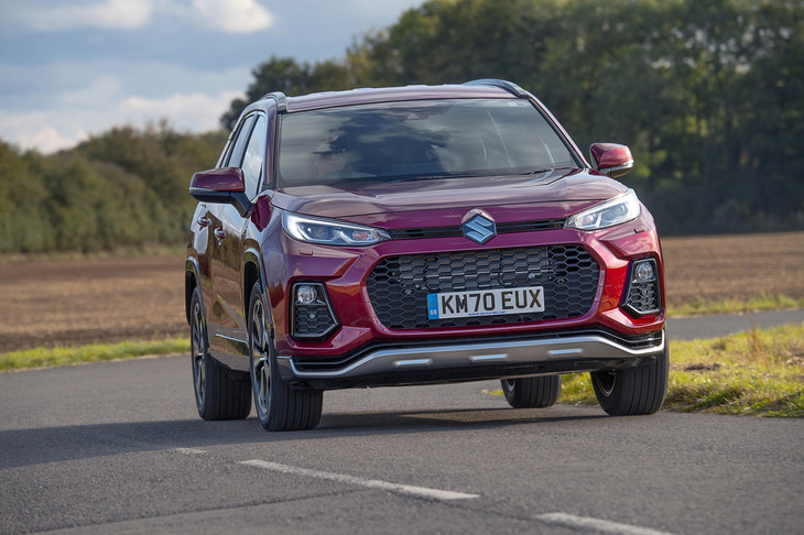 ミドルクラスSUVの「アクロス」は、トヨタからOEM供給される「RAV4 PHV」の姉妹モデルだ。