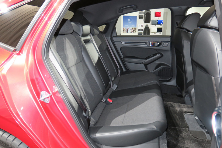 ホンダ・シビックLX（リアシート）