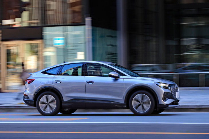 高い静粛性に加え、段差を乗り越えた際などに発生するショックをうまくいなす乗り心地のよさや、長距離ドライブ時の疲れにくさにつながる直進安定性の高さも「アレンザLX100」の特徴だった。