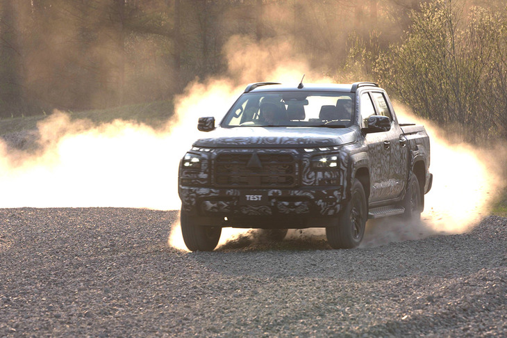 新型三菱トライトン