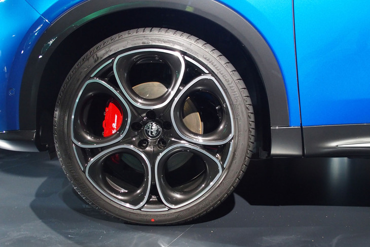 アルファ・ロメオ・トナーレ（フロントホイール）