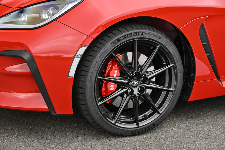 トヨタGR86 RZ“40th Anniversary limited”（フロントホイール＜ダークグレーメタリック塗装／センターオーナメント付き＞）