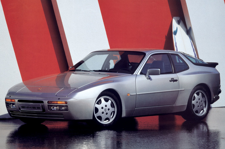 筆者が初めて所有したのは直4エンジンをフロントに積む「944S」だった。（写真は「944S2」）