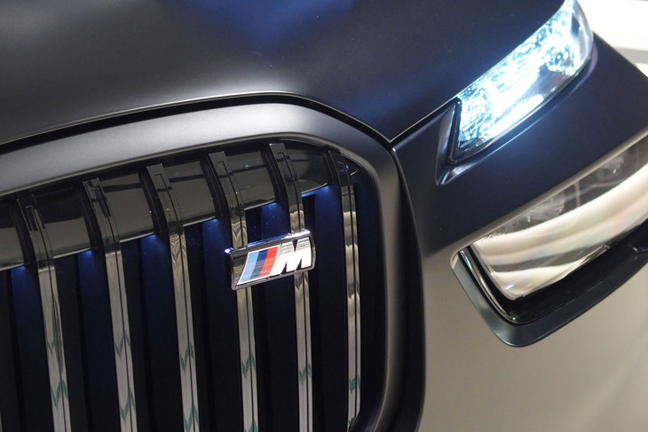 BMW X7ブラックアルファ（フロントマスク）