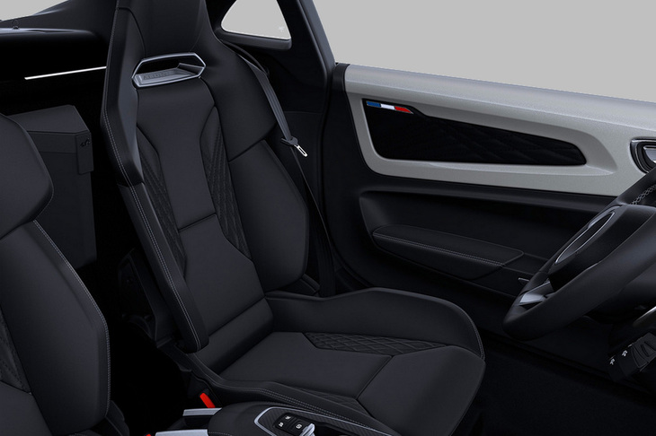 グレーステッチが施されたサベルト製のバケットシートや、12時の位置にグレーのセンターラインが刺しゅうされたステアリングホイールなどが備わるインテリア。