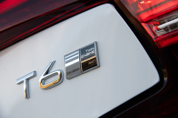 ボルボS60 T6 Twin Engine AWDインスクリプション