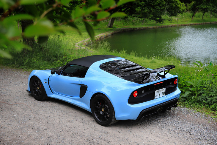 現在、新規オーダーが可能な「エキシージ」は「スポーツ350」「スポーツ410」「カップ430」の3グレード。今回試乗したスポーツ410は、“公道向け”の上級モデルにあたる。