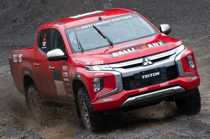 AXCRへの参戦へ向け、チーム三菱ラリーアートが製作した試験車。ベース車は三菱がタイで生産する1tクラスのピックアップトラック「トライトン」のダブルキャブ仕様だ。
