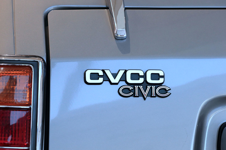 初代「シビック」のリアエンブレム。