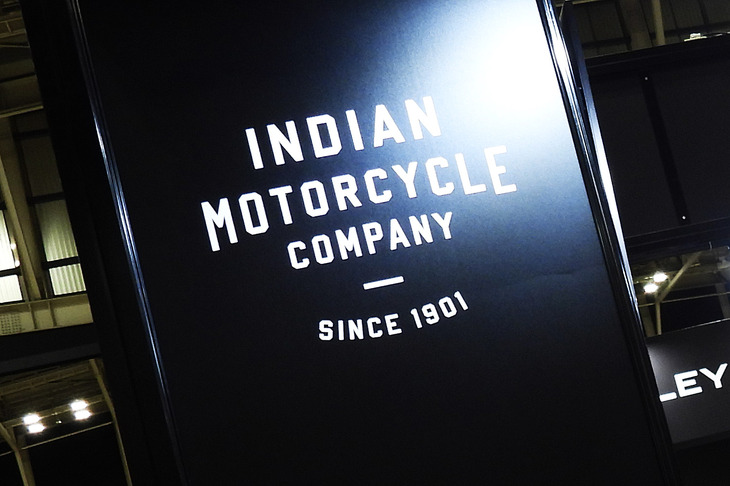 「ヨコハマホットロッドカスタムショー2024」の会場より、インディアンのブースの様子。