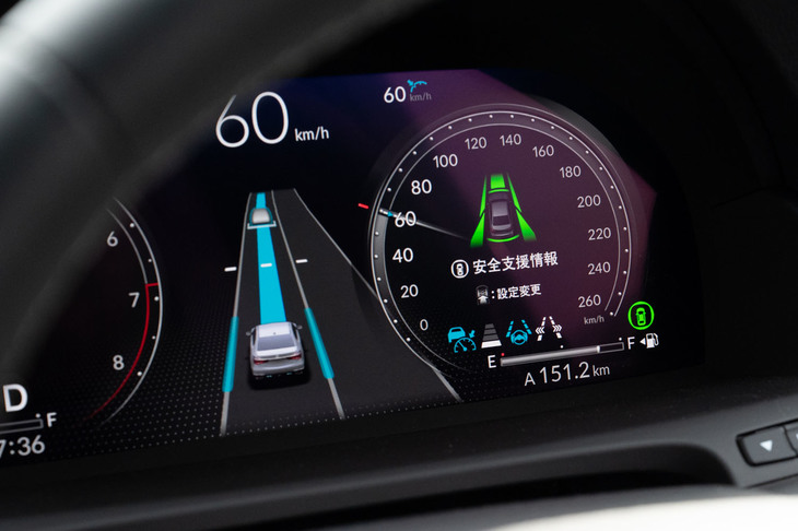 ハンズオフ運転中（正式な機能名は「ハンズオフ機能付き車線内運転支援機能」）の画面表示。