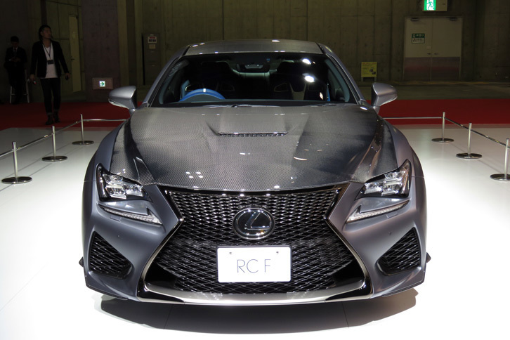 “F”シリーズの誕生10周年を祝う「レクサスRC F」の特別仕様車（フロントマスク）。