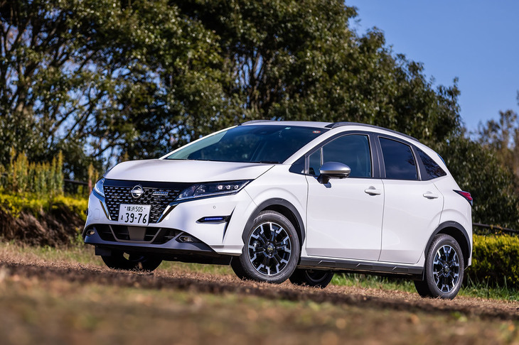 日産の「ノートAUTECHクロスオーバー」は、コンパクトカー「ノート」をベースに、SUVの機能やスタイルを融合させたというクロスオーバーモデル。2021年10月7日に発売された。