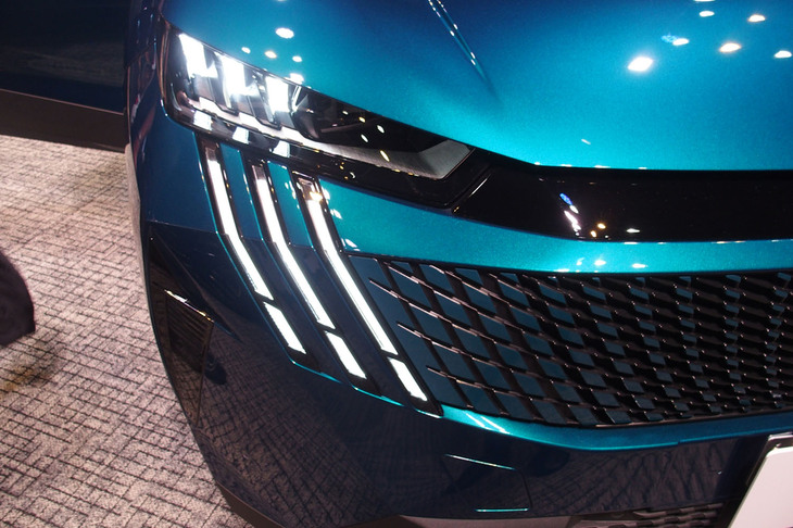 プジョー3008（ヘッドランプ）