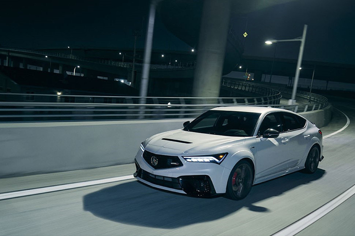 北米仕様の「アキュラ・インテグラ タイプS」のボディーサイズは、全長×全幅×全高＝4724×1900×1407mm。全長がやや「シビック」より拡大している。