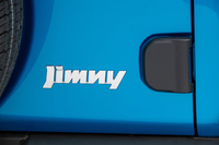 「ジムニー」は今回登場したモデルで4代目。ロングセラーとなった3代目は、モデル末期になっても年間3万台のグローバル販売を維持し続ける“安定銘柄”だった。