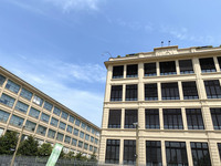 トリノ・リンゴット地区にあるフィアット旧本社棟（写真右）。左は先に大部分が売却され、複合ビルとなっている旧工場棟。2021年夏に撮影。