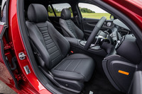 試乗車にはオプションの「AMGラインインテリアパッケージ」が装備されていた。質感の高いナッパレザーシートや「レザーARTICOダッシュボード」は、同オプションに含まれるアイテム。