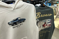 同じチェーンの他店舗で。フォードにあやかった商品ラインナップは拡大が図られている。2025年8月撮影。