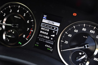 マイナーチェンジ後の「アルファード／ヴェルファイア」は全車、自動ブレーキシステムの「プリクラッシュセーフティー」や車線逸脱防止をサポートする「レーントレーシングアシスト」などを加えた、予防安全パッケージ「Toyota Safety Sense（第2世代版）」が装備される。