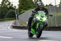 車両骨格には高張力鋼を用いたトレリスフレームを採用。スーパーバイク世界選手権などでの知見を生かし、優れたフィードバックと鋭いハンドリング特性が追求されている。