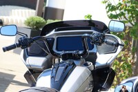 12.3インチTFTカラータッチスクリーンとオーディオシステムが備わる大型フェアリング。写真は「CVOロードグライド」のもの。