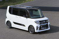 新型のラインナップは、これまで同様スタンダードな「タント」とドレッシーな意匠の「タントカスタム」の“2本立て”となる。