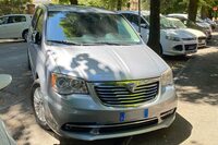 「ランチア・ボイジャー」。2021年6 月シエナで撮影。