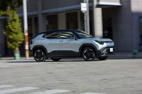 スズキeビターラZ（FWD）