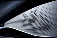 KEFのプレミアムサウンドシステムを標準で装備する。