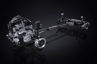 「NX350」の駆動方式は4WDのみで、FFの設定はない。トランスミッションは「NX250」と同じ「Direct Shift-8AT」だが、低回転から高トルクを発生するターボエンジンの特性に合わせて制御が最適化されている。