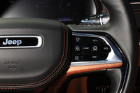 運転支援システムの充実度はグレードによって異なり、「サミットリザーブ」には車線維持支援機能や、交通標識の読み取り機能、縦列駐車と並列駐車の両方に対応したパークアシスト機能などが装備される。