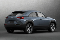 マツダが「MX-30 EVモデル」を発売　航続距離256kmの電動コンパクトSUVが登場の画像