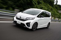 ホンダ・フリード ハイブリッド モデューロX Honda SENSING（6人乗り）（FF/7AT）【試乗記】