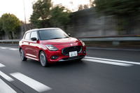 アダプティブクルーズコントロールや車線維持支援システムは全車に標準装備。センサーには単眼カメラとミリ波レーダーを使う。