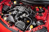 エンジンは先代よりも排気量が2割大きな2.4リッター水平対向4気筒が採用された。パワーの増大を求める声は、ユーザーと開発サイドの双方から挙がっていたという。