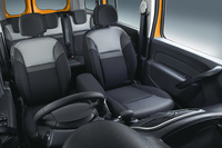 「ルノー・カングー」に200台の限定モデル　鮮やかなオレンジのボディーカラーが魅力の画像