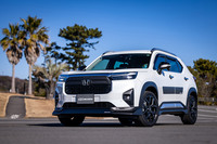 「Active Sports Gear」をコンセプトに開発された「無限WR-V」は、こちらも同会場で初披露となったモデル。ボディー下部のエアロパーツは、マットブラックで仕上げられている。