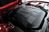 5リッターV8スーパーチャージド・エンジンは550psを発生。