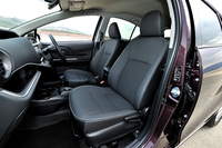 「アクアG“ブラックソフトレザーセレクション”」のシート表皮は合成皮革となる。