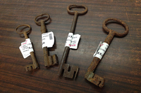 鍛造の古い鍵は6ユーロ（約830円）から12ユーロ（約1650円）。